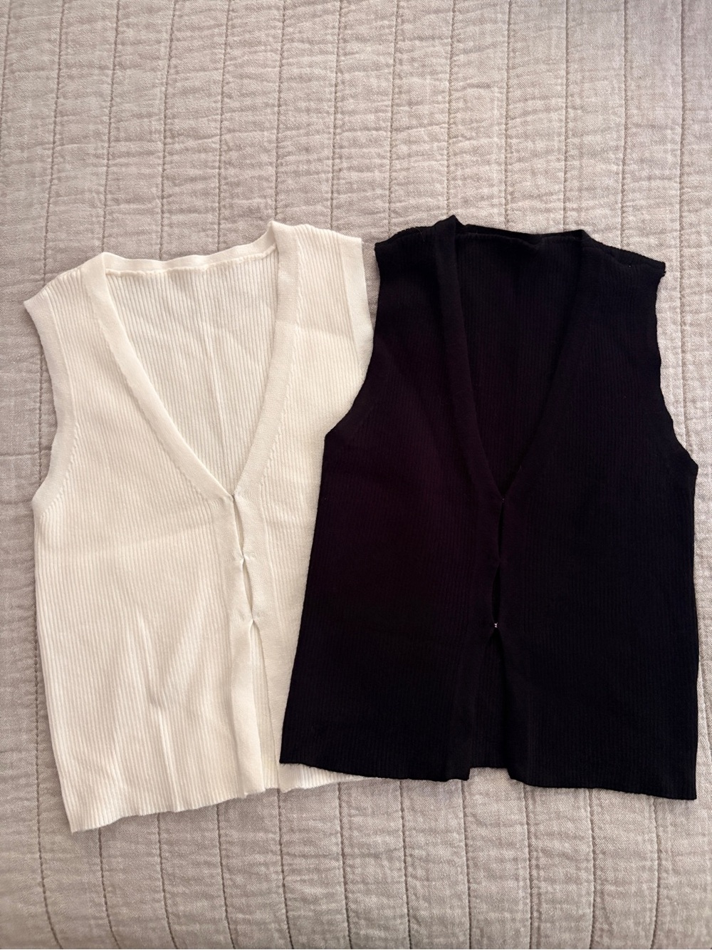 Women's Black & White Ribbed Button Up Knit Sleeveless Tops Size Medium